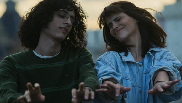 Iván Hochman y Micaela Riera como Fito Páez y Fabiana Cantilo, respectivamente, en la serie "El amor después del amor" (Foto: Netflix)