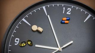¿Cómo los cambios de horario pueden influir en la efectividad de las medicinas? 