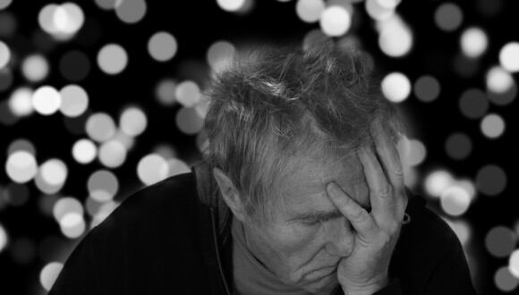 El uso desmedido de aparatos electrónicos tiene incidencia en el desarrollo del mal de Alzheimer, según especialistas. (Foto: Referencial - Pixabay)