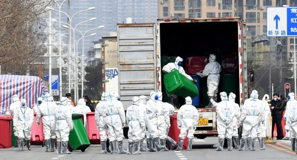 Un estudio reciente indica una fuerte asociación entre el nuevo brote y los animales en el mercado de vida silvestre de Huanan en Wuhan. (Reuters).