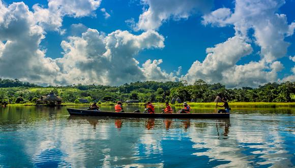 La ciudad ubicada en la región de San Martín presenta diversos destinos turísticos perfectos para realizar deportes de aventura o navegar por sus increíbles lagos. Foto: shutterstock