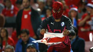 Selección: hincha chileno quemó camiseta de Perú en el estadio