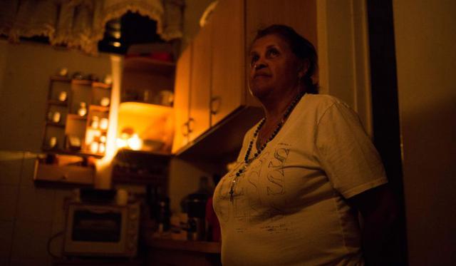 Apagón en Venezuela | Caos, desabastecimiento y muertes: El país petrolero vive más de 60 horas sin energía. (AFP)
