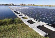 Inauguran en un lago de Miami una plataforma flotante de energía solar