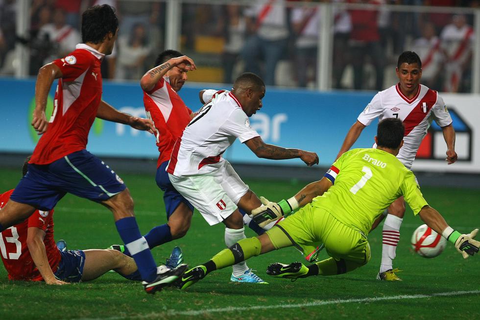 El 22 de marzo del 2013, en partido válido por Eliminatorias, la Selección Peruana derrotó 1-0 a Chile. Aquel cotejo se jugó en el Estadio Nacional y Jefferson Farfán anotó para la bicolor. (Foto GEC Archivo)