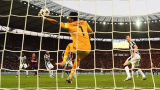 Buffon y la increíble atajada que impidió el gol de Barcelona