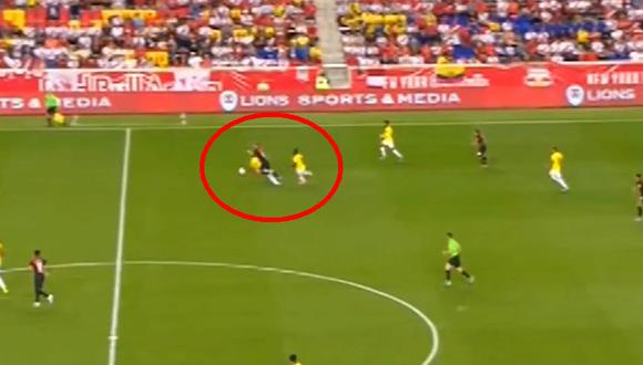 Perú vs. Ecuador EN VIVO: Gabriel Costa fue víctima de esta dura falta en duelo amistoso | VIDEO. (Video: Movistar Deportes / Foto: Captura de pantalla)