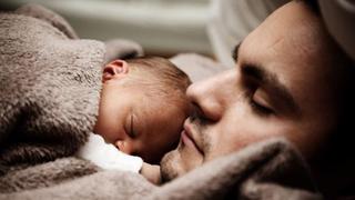 Licencia laboral de paternidad se elevaría de 4 a 15 días