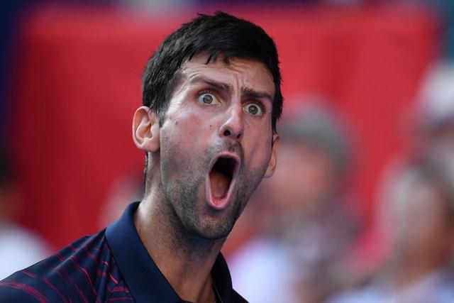 Novak Djokovic reacciona después de un punto contra el belga David Goffin en su partido de semifinales de individuales masculinos en el torneo de tenis Open de Japón en Tokio. (Kazuhiro Nogi / AFP)