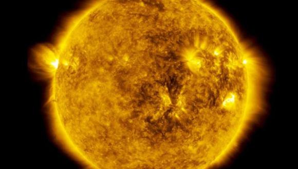 Las tormentas solares son violentas explosiones que proceden del sol. (Foto: NASA)