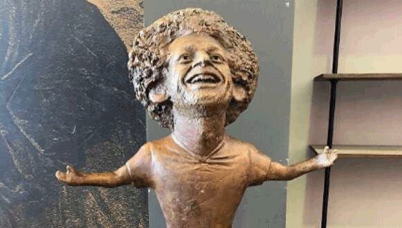 Esta peculiar escultura, francamente, no se parece en lo absoluto a Mohamed Salah, delantero estrella del Liverpool que acudió a la última Copa del Mundo. (Foto: Difusión)