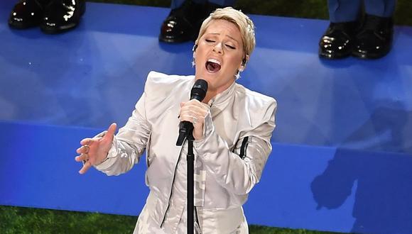 Super Bowl 2018. Pink cantó sin dificultades el himno nacional, a pesar de haberse enfermado de gripe días antes. (Foto: AFP)