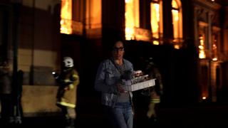 Funcionarios del museo de Río intentaron salvar patrimonio del incendio | VIDEO
