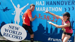 Running: atleta hizo récord en maratón corriendo hacia atrás