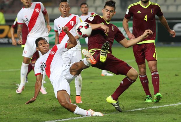 Edison Flores added enthusiasm and dynamics to the Peruvian National Team with his entry (Photo: Andina)