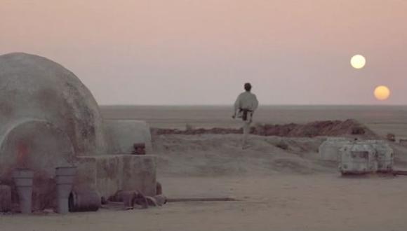 Luke Skywalker caminando por Tatooine antes de convertirse en un Jedi. (Foto: Lucasfilm)