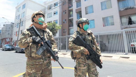 Militares y policías seguirán resguardando las calles durante el estado de emergencia. (Foto: Lino Chipana/ GEC)