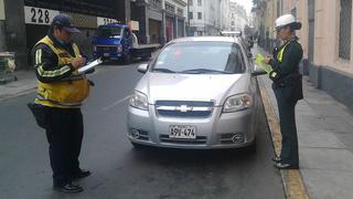 Centro de Lima: imponen 300 papeletas preventivas a choferes por estacionar mal vehículos