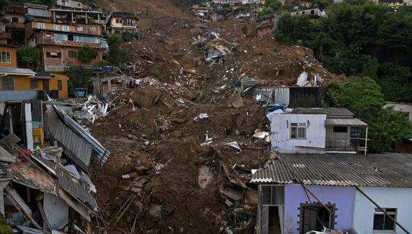 Vista después de un deslizamiento de lodo en Petrópolis, Brasil, el 17 de febrero de 2022 durante el segundo día de operaciones de rescate. (CARL DE SOUZA / AFP).