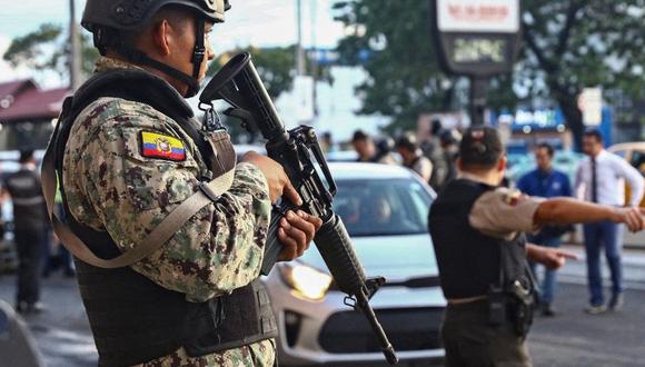 El presidente de Ecuador, Guillermo Lasso, autorizó la tenencia y porte de armas de uso civil para defensa personal. (AFP).