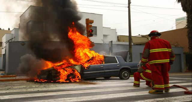 Incendio de autos en plena calle: otros casos en Lima [Fotos] - 1