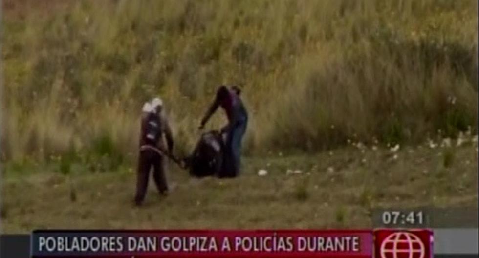 El policía resultó con graves lesiones tras ser golpeado en la cabeza con rocas y palos en Tayacaja, Huancavelica. (Foto: América TV)