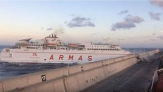 España: Choque de ferry deja 13 heridos [VIDEO]