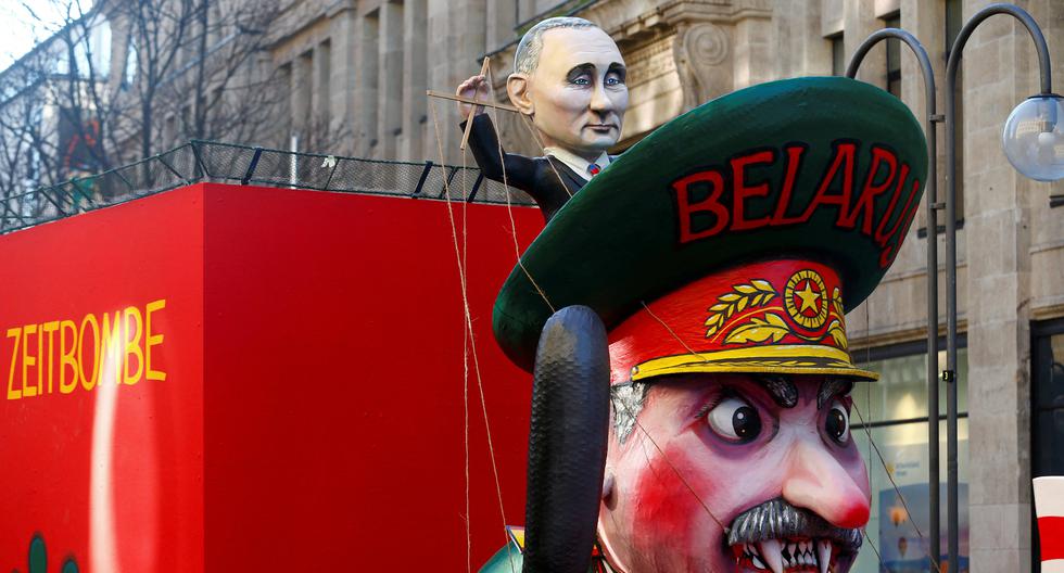 En Alemania, un pasacalle se burla del presidente ruso Vladimir Putin y sus aliados. REUTERS