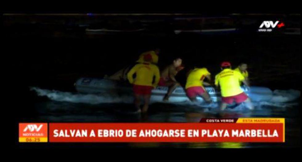 Unidades de rescate salvaron a un joven que se ahogada en la playa Marbella  esta madrugada. (Foto: Captura ATV Noticias)