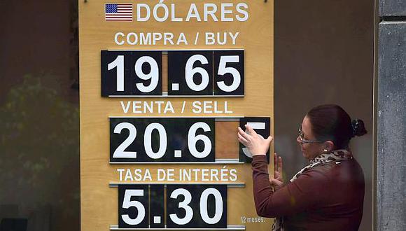 El valor del dólar se fortalecía en México este viernes. (Foto: AFP)