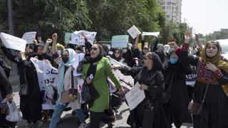 Kabul: Talibanes disparan al aire para dispersar manifestación de mujeres