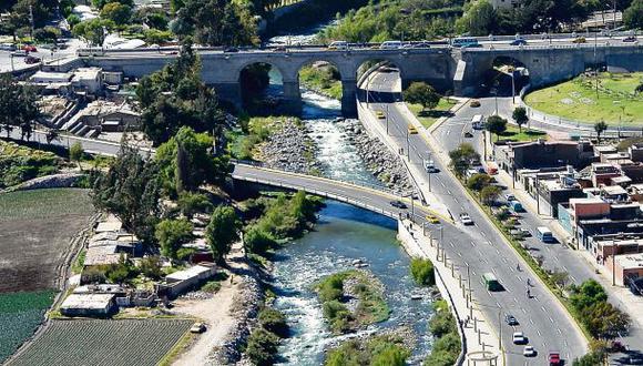 Arequipa recibe agua con mal olor y sabor desde hace 15 días