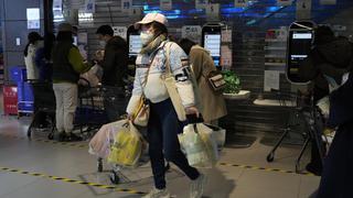 Beijing en vilo por construcción de centros de cuarentena; miles hacen compras de última hora