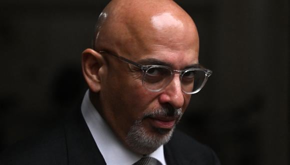 El ministro británico sin cartera, Nadhim Zahawi, llega a Downing Street, en el centro de Londres, para asistir a una reunión de gabinete antes de la declaración presupuestaria completa del gobierno el 17 de noviembre de 2022. (Foto de JUSTIN TALLIS / AFP)