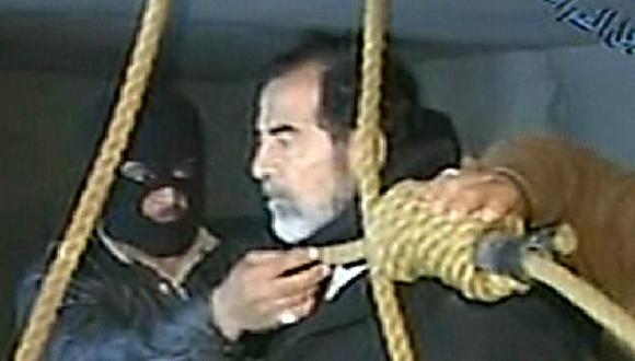 Un 30 de diciembre del 2006, el expresidente de Irak, Saddam Hussein, es ejecutado en la horca en Bagdad. (HO / Al Iraqyia TV / AFP).