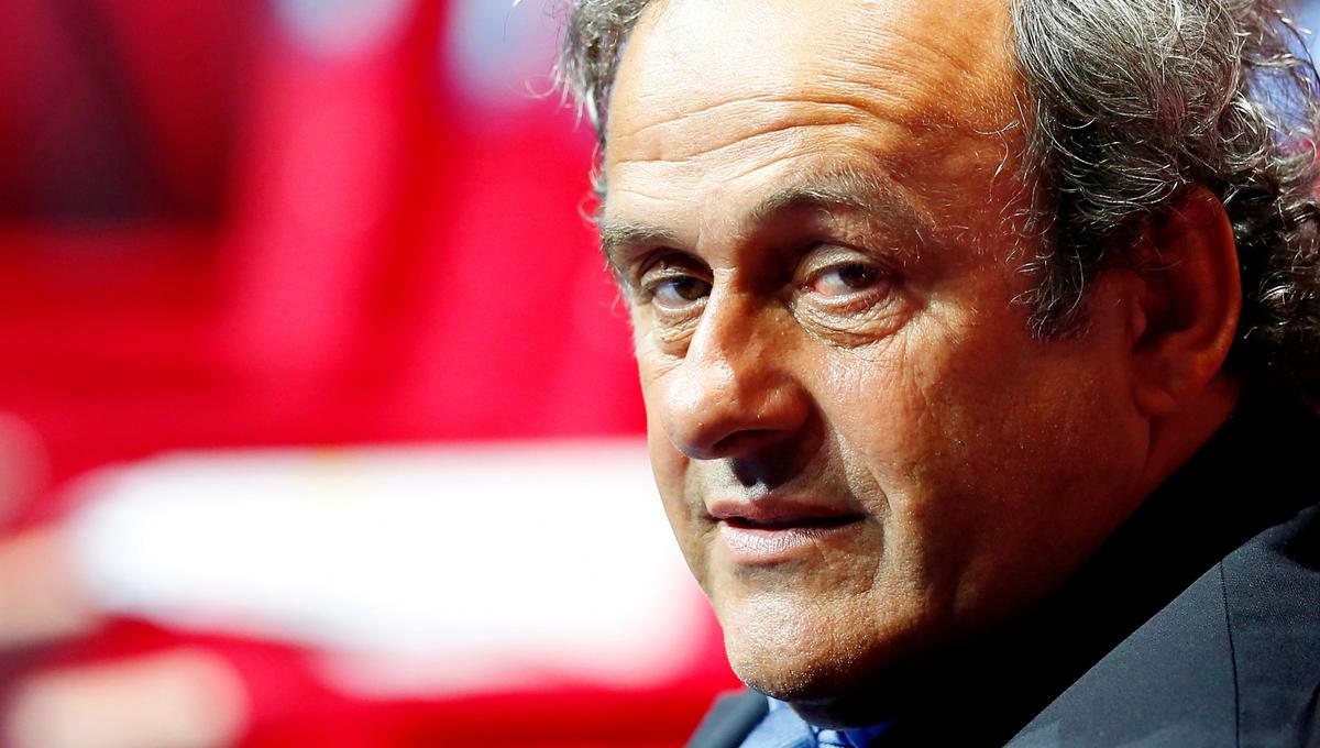 Platini, exastro del fútbol francés, estaba retenido en la Oficina Anticorrupción de la policía judicial a las afueras de París. (Foto: EFE)