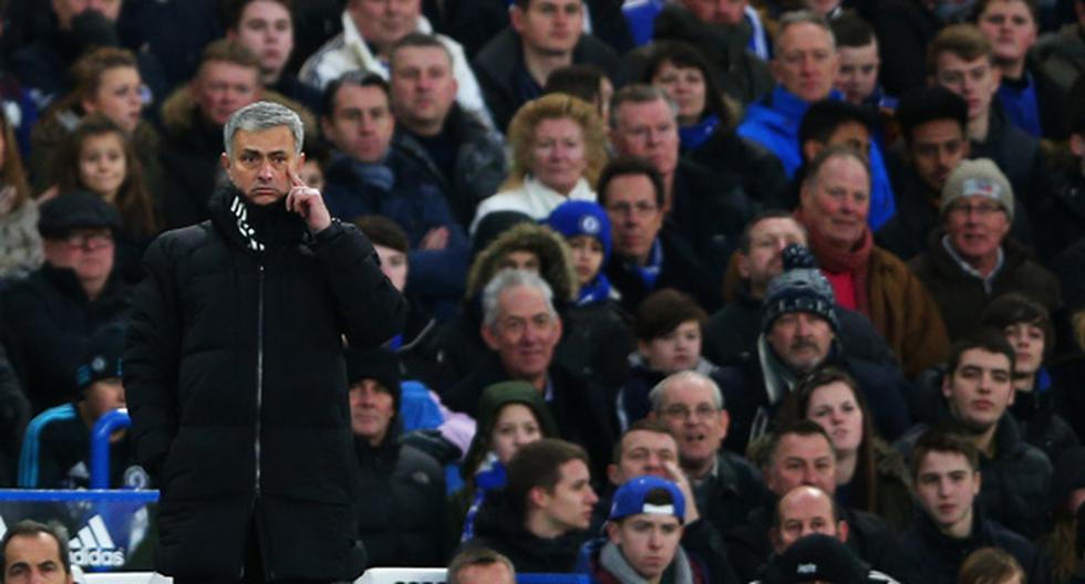 José Mourinho felicitó a jugadores del Bradford. (Foto: Getty Images)