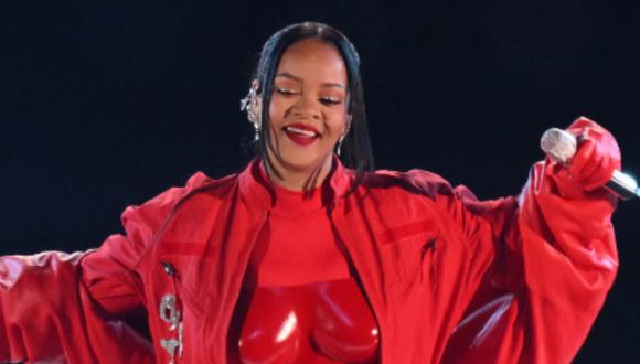 Rihanna resumió una trayectoria de 17 años en 13 minutos de actuación en el Super Bowl. (Foto: AFP).