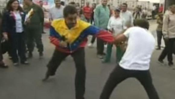 Maduro protagoniza una pelea de boxeo en la calle (VIDEO)