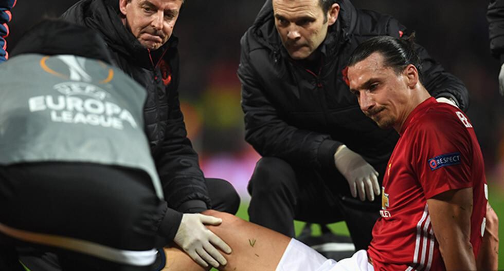 Se confirmó el peor pronóstico para Zlatan Ibrahimovic. El delantero del Manchester United se lesionó en el partido ante Anderlecht por la Europa League. (Foto: Getty Images)