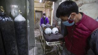 “Por favor envíenos oxígeno”: Pánico y mensajes de auxilio en la India ante alza en contagios de coronavirus