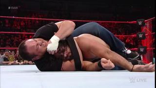 WWE: Rollins no peleó contra Triple H por culpa de Samoa Joe
