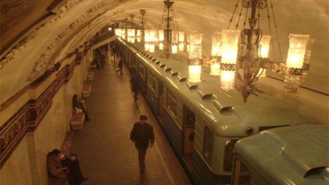 El servicio de metro de Moscú es famoso por su decoración, pero hay una leyenda urbana que sostiene que habría una segunda red subterránea secreta. (Foto: Getty).
