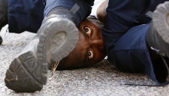 Brutalidad policial en protestas en Louisiana [VIDEOS]