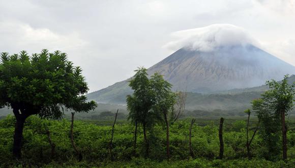 Imagen del volcán San Cristóbal visto desde Chinandega, sector Chonco, Nicaragua, el 9 de septiembre de 2012.