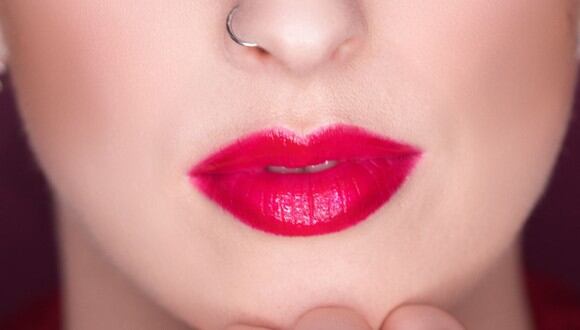 Ahora no tendrás que preocuparte por la duración del color en tus labios. (Foto: Kyle Roxas / Pexels)