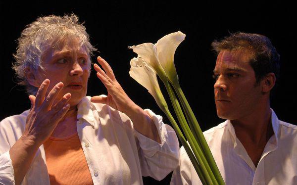 Adolfo Aguilar vuelve al teatro con "Los ojos abiertos de ella"