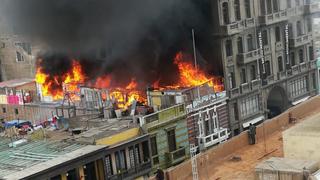 Callao: más de 10 unidades de los bomberos atendieron incendio en Centro Histórico
