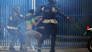 Venezuela: Policía y manifestantes vuelven a chocar en Caracas