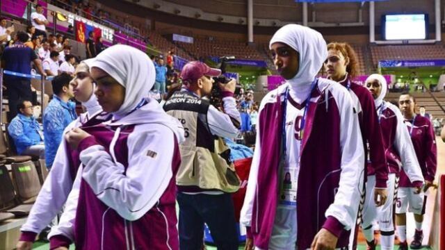 Equipo de baloncesto femenino catarí se niega a jugar sin hiyab